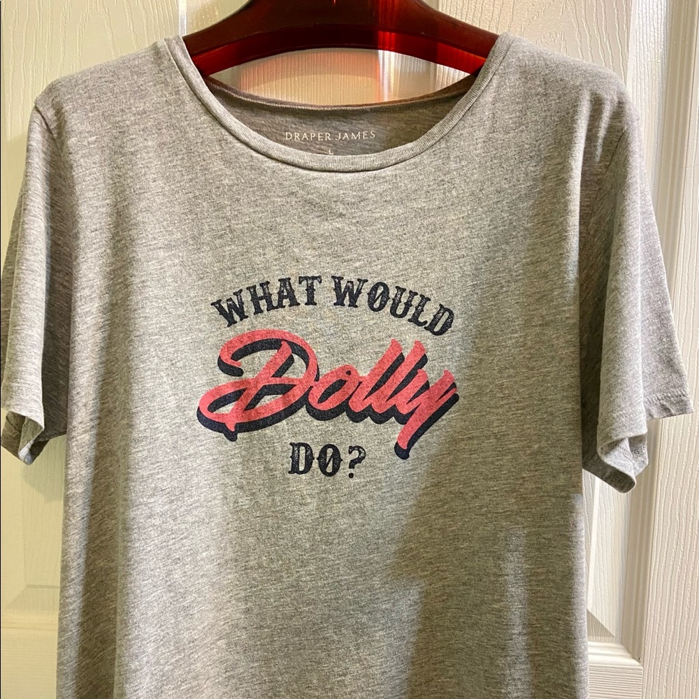 WHAT WOULD DOLLY DO? Draper James gray tee. Large.